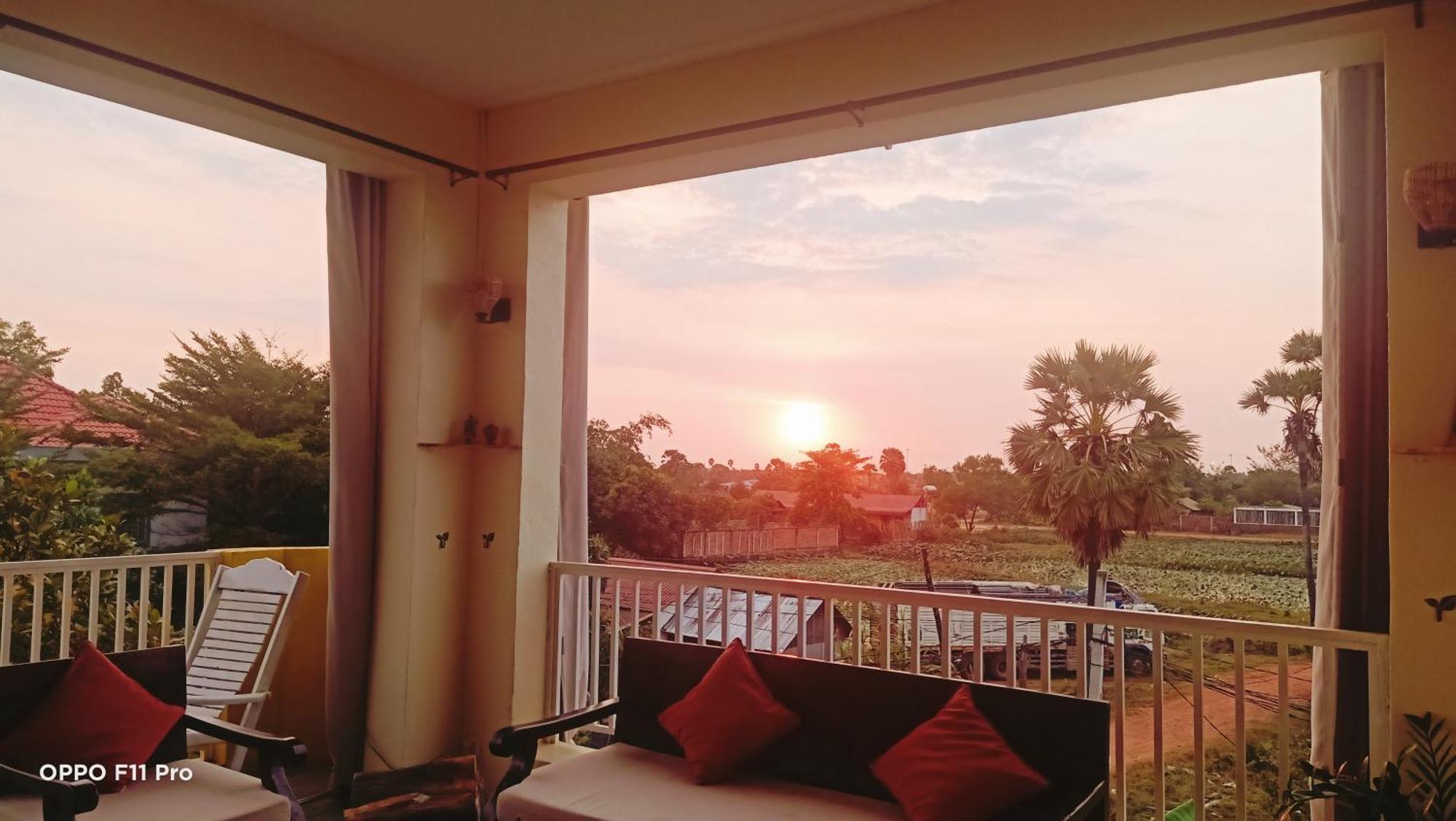 Homestay Yellow Natural House シェムリアップ エクステリア 写真