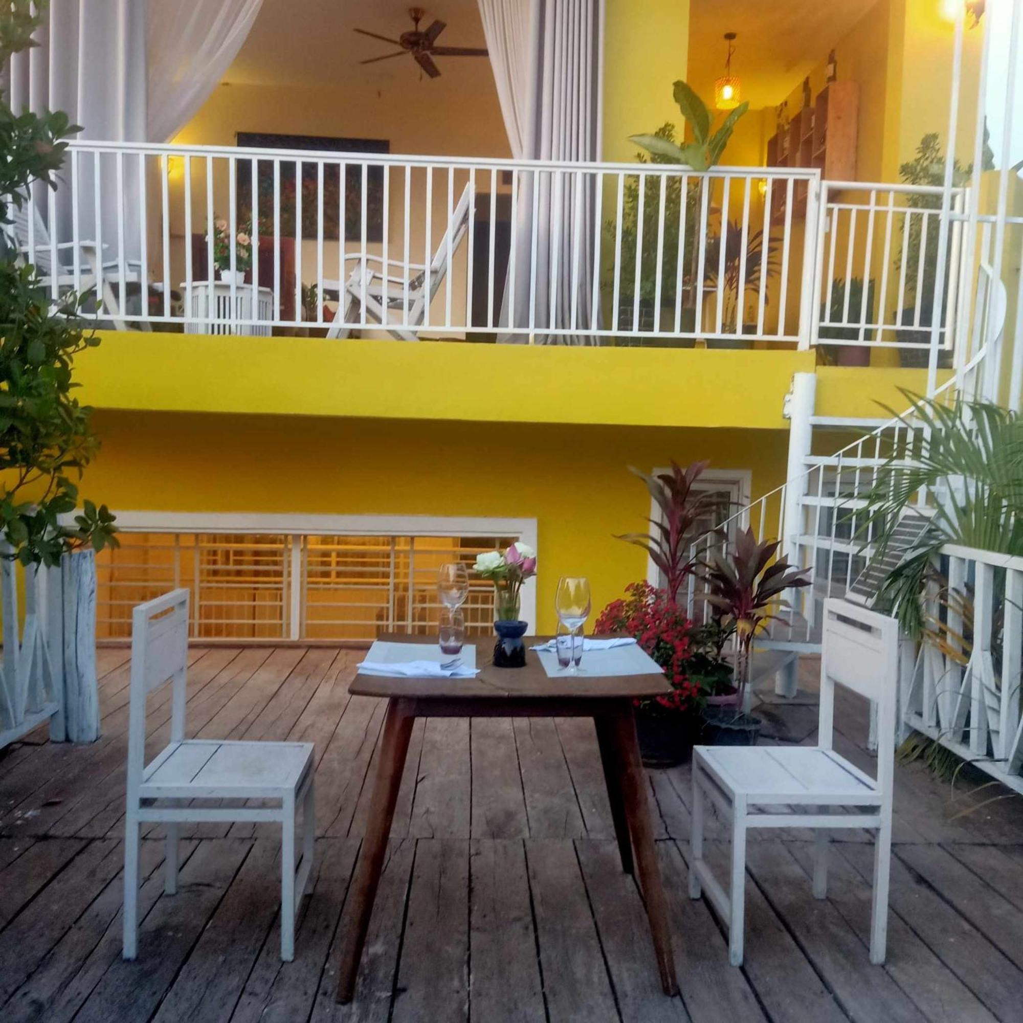 Homestay Yellow Natural House シェムリアップ エクステリア 写真