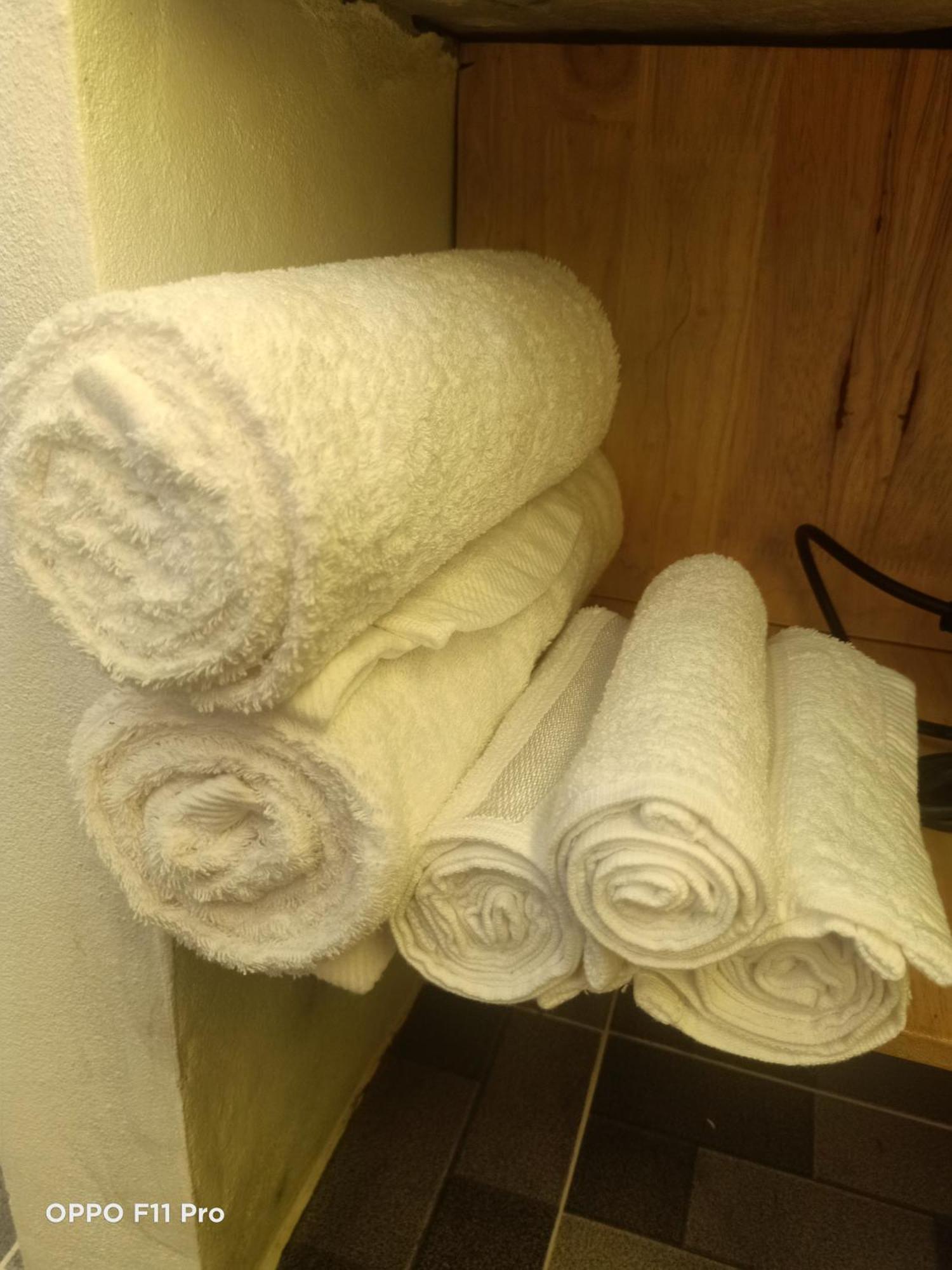 Homestay Yellow Natural House シェムリアップ エクステリア 写真