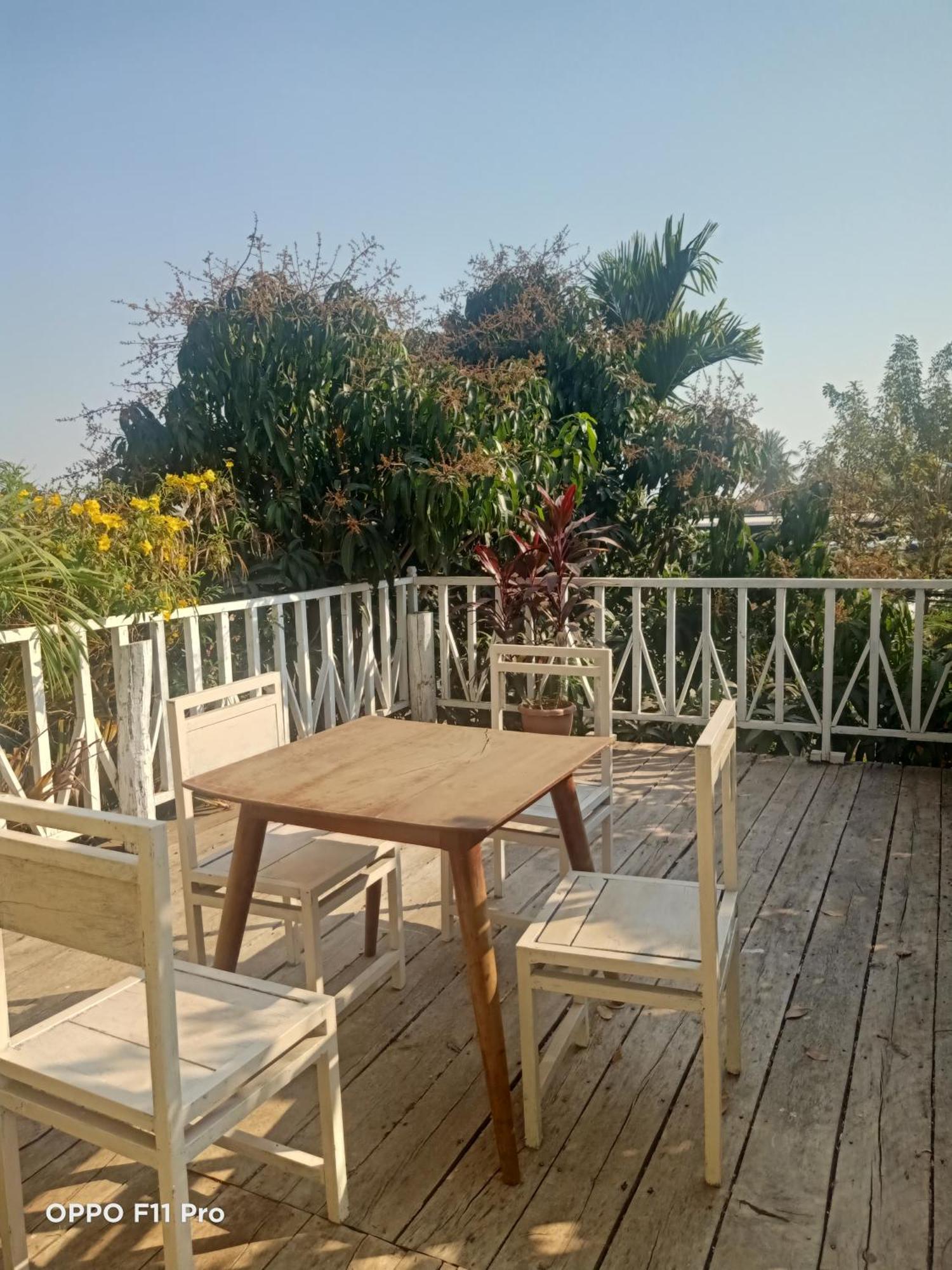 Homestay Yellow Natural House シェムリアップ エクステリア 写真