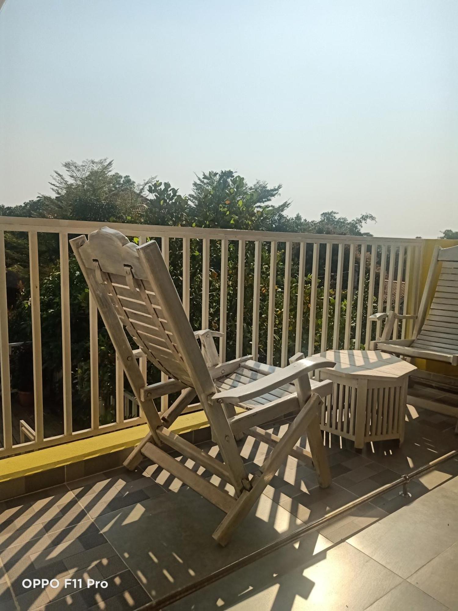 Homestay Yellow Natural House シェムリアップ エクステリア 写真