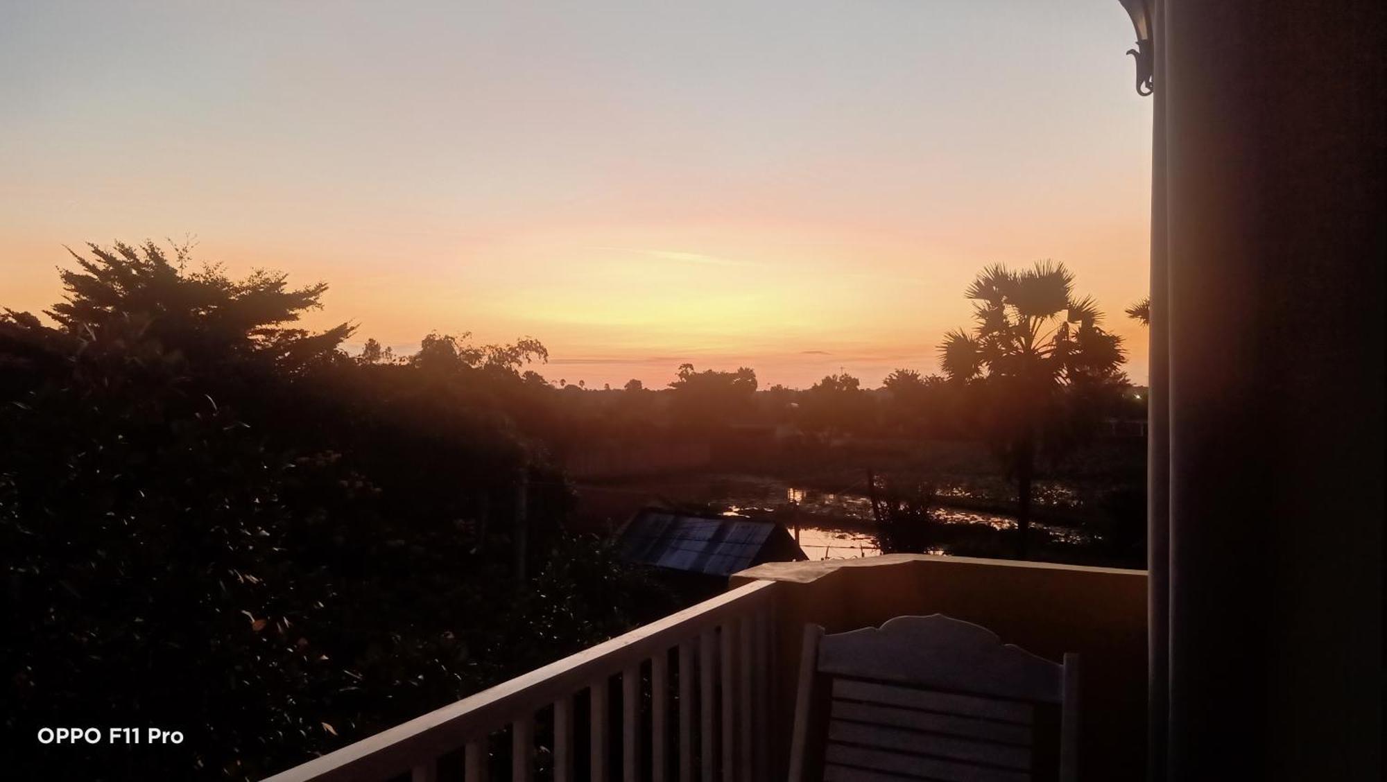 Homestay Yellow Natural House シェムリアップ エクステリア 写真