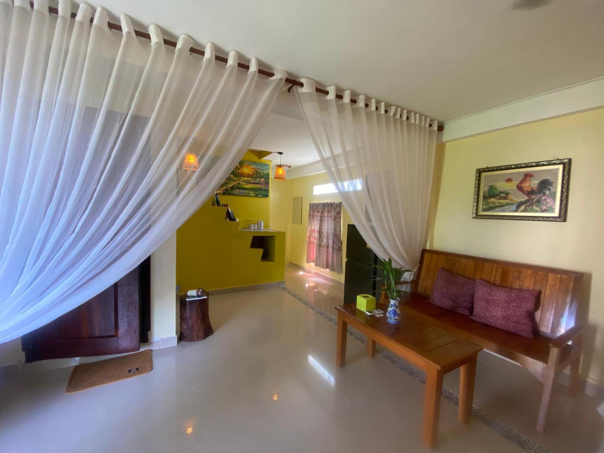 Homestay Yellow Natural House シェムリアップ エクステリア 写真